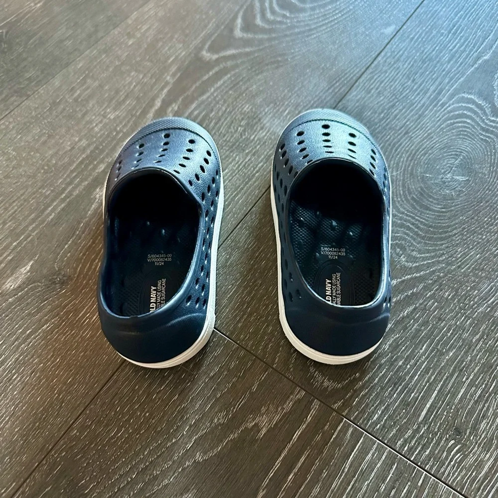 Old Navy Toddler Navy Water Shoes